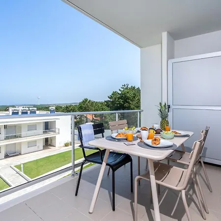 Apartment Private Condominium, Pool, Tennis & Sea View By Silver Prop Nazare